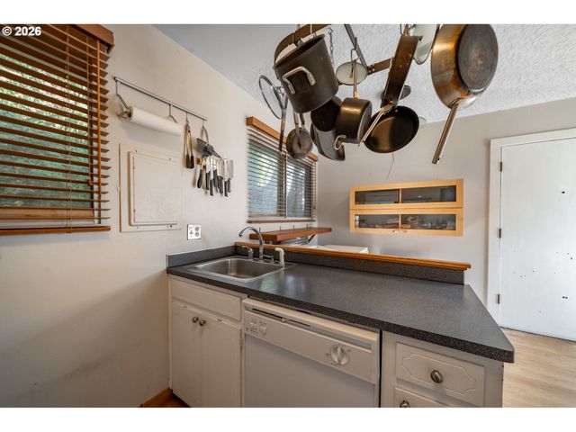 847 Sw Broadway Dr 32, Portland, OR 97201