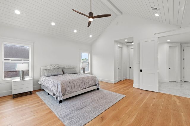 1524 Nicholson St, Houston, TX 77008