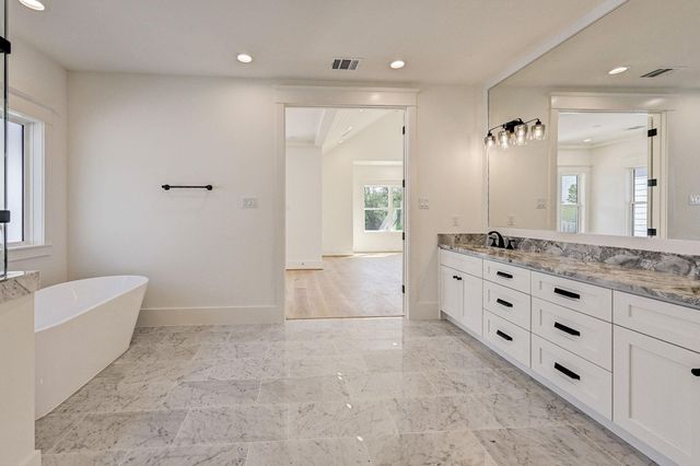 1524 Nicholson St, Houston, TX 77008