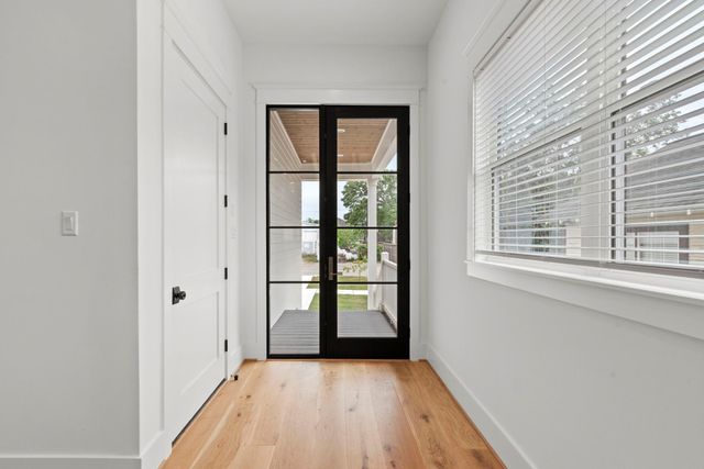 1524 Nicholson St, Houston, TX 77008