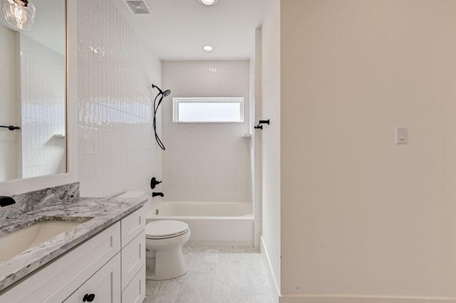 1524 Nicholson St, Houston, TX 77008