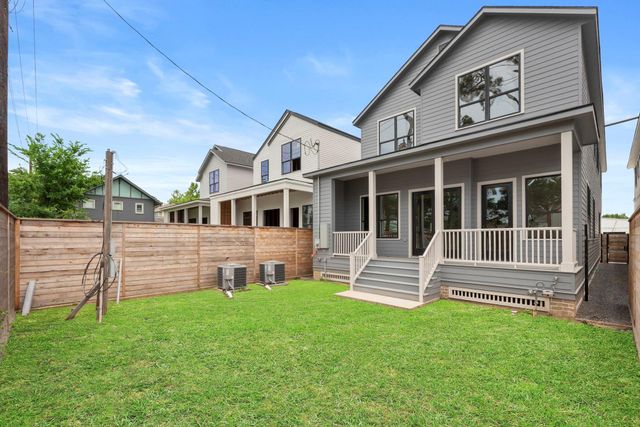 1524 Nicholson St, Houston, TX 77008