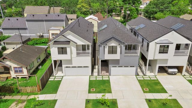 1524 Nicholson St, Houston, TX 77008