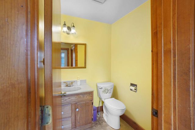 428 Lyman STREET, Oconomowoc, WI 53066