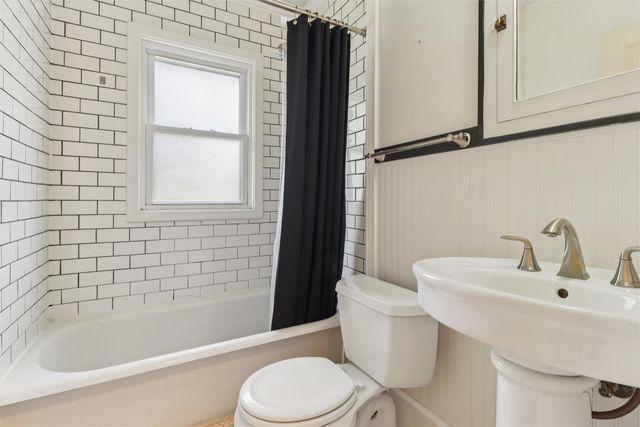 3711 Adams Avenue, Des Moines, IA 50310