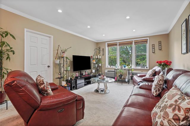 5 Sadore Ln 5R, Yonkers, NY 10710