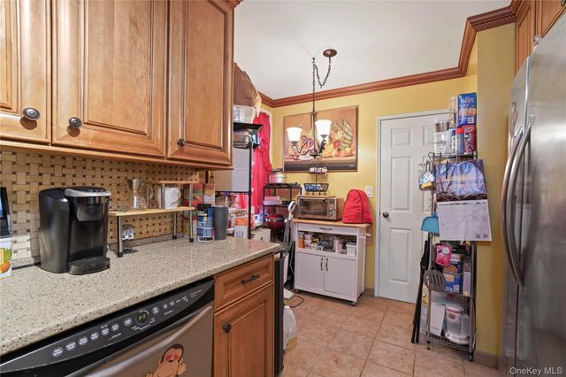 5 Sadore Ln 5R, Yonkers, NY 10710