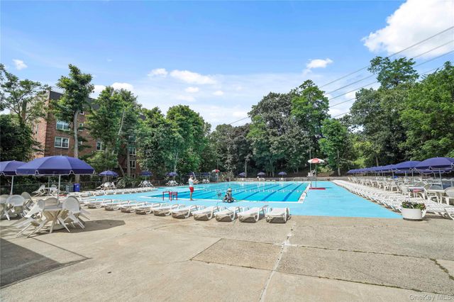 5 Sadore Ln 5R, Yonkers, NY 10710