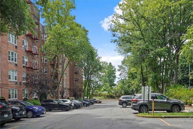 5 Sadore Ln 5R, Yonkers, NY 10710