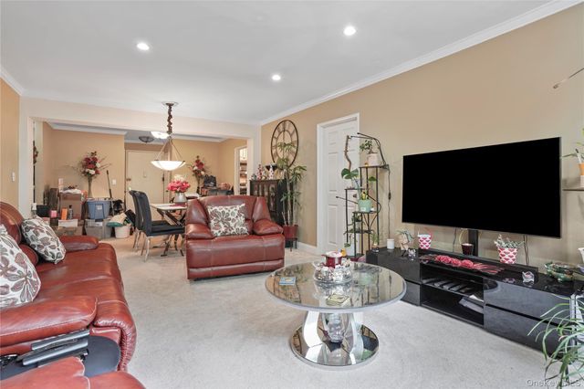 5 Sadore Ln 5R, Yonkers, NY 10710