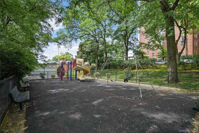 5 Sadore Ln 5R, Yonkers, NY 10710