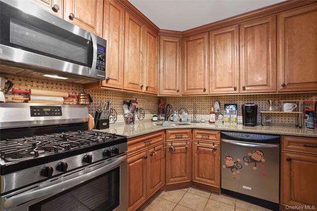 5 Sadore Ln 5R, Yonkers, NY 10710