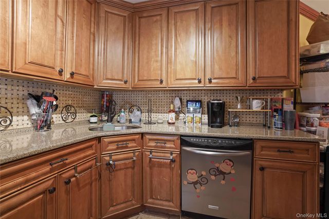 5 Sadore Ln 5R, Yonkers, NY 10710