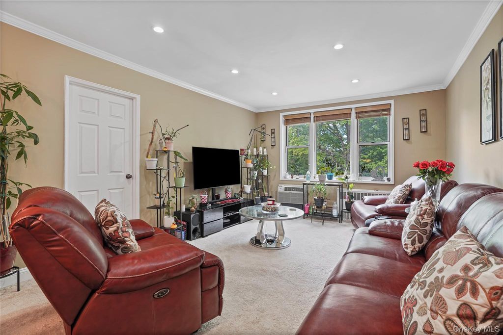 5 Sadore Ln 5R, Yonkers, NY 10710 — photo 2