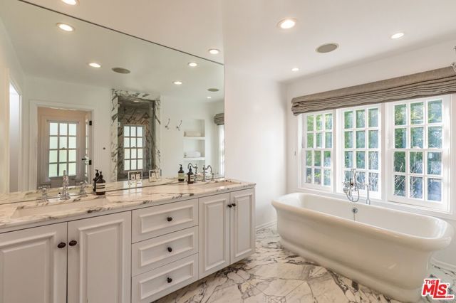 1248 N Wetherly Drive, Los Angeles, CA 90069