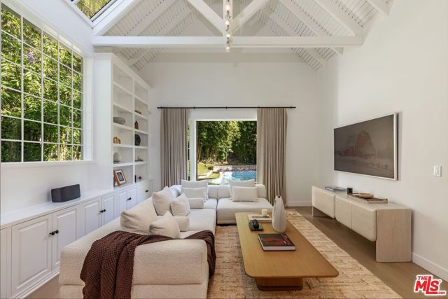 1248 N Wetherly Drive, Los Angeles, CA 90069