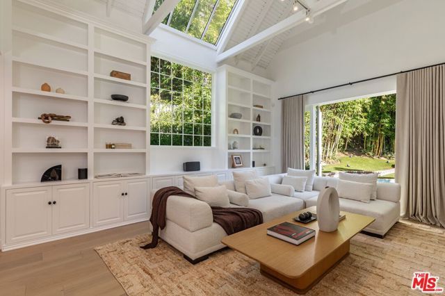 1248 N Wetherly Drive, Los Angeles, CA 90069