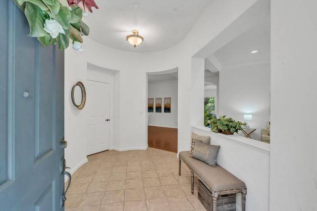 820 Wedge Wood Ct, West Sacramento, CA 95605