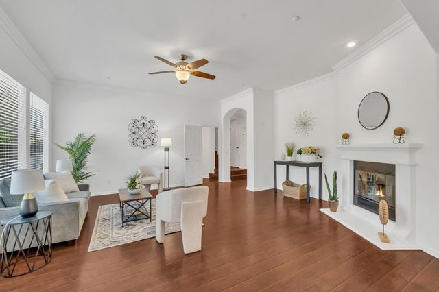 820 Wedge Wood Ct, West Sacramento, CA 95605