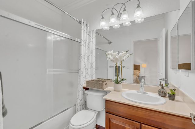 820 Wedge Wood Ct, West Sacramento, CA 95605