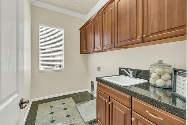 820 Wedge Wood Ct, West Sacramento, CA 95605