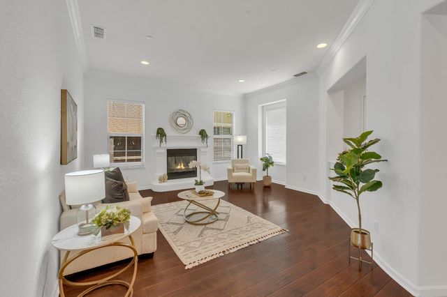 820 Wedge Wood Ct, West Sacramento, CA 95605