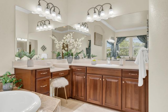 820 Wedge Wood Ct, West Sacramento, CA 95605