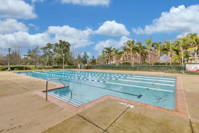 820 Wedge Wood Ct, West Sacramento, CA 95605