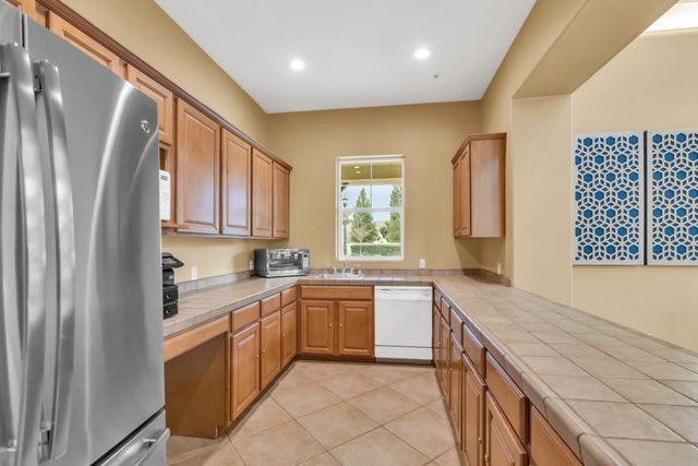 820 Wedge Wood Ct, West Sacramento, CA 95605