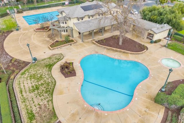 820 Wedge Wood Ct, West Sacramento, CA 95605