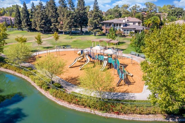 820 Wedge Wood Ct, West Sacramento, CA 95605
