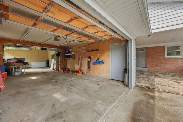 1525 Port Royal Drive, Lexington, KY 40504