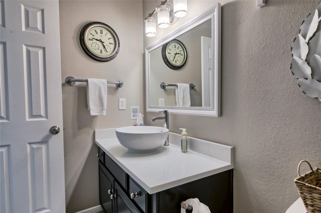 157 Comanche PT, Point Venture, TX 78645