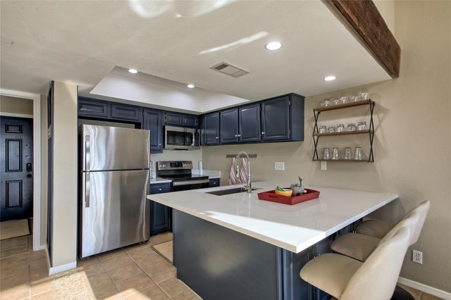 157 Comanche PT, Point Venture, TX 78645