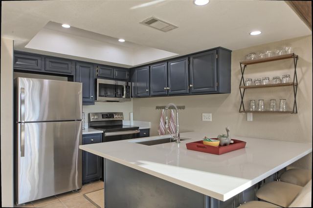 157 Comanche PT, Point Venture, TX 78645