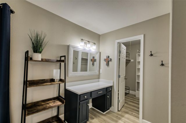 157 Comanche PT, Point Venture, TX 78645