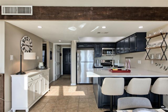 157 Comanche PT, Point Venture, TX 78645