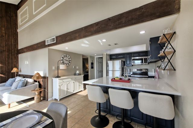 157 Comanche PT, Point Venture, TX 78645