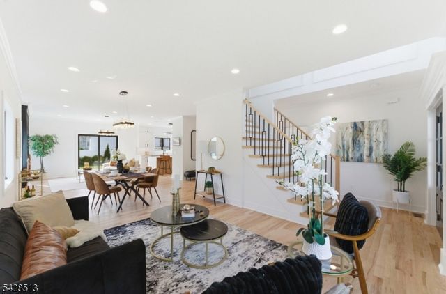 95 Huron Ave, Clifton City, NJ 07013