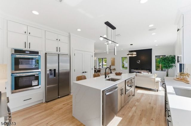95 Huron Ave, Clifton City, NJ 07013