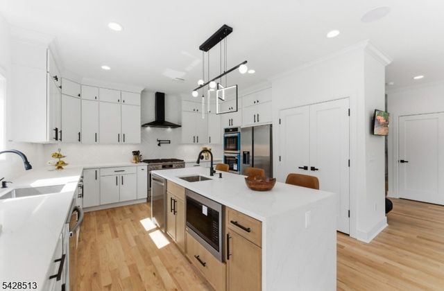 95 Huron Ave, Clifton City, NJ 07013