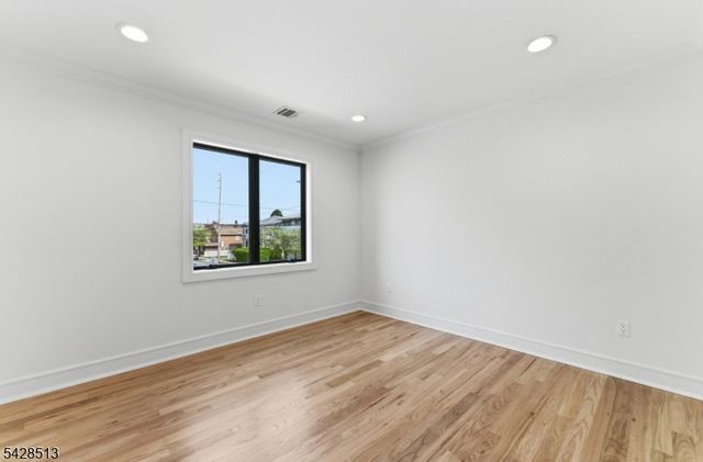 95 Huron Ave, Clifton City, NJ 07013