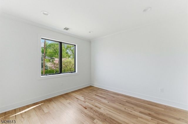 95 Huron Ave, Clifton City, NJ 07013