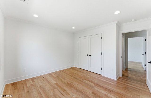 95 Huron Ave, Clifton City, NJ 07013
