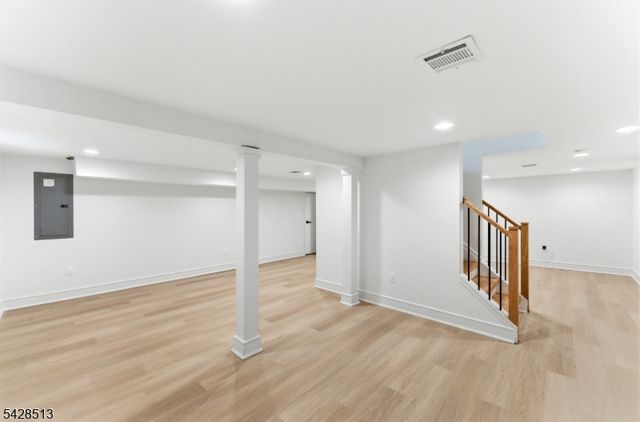 95 Huron Ave, Clifton City, NJ 07013