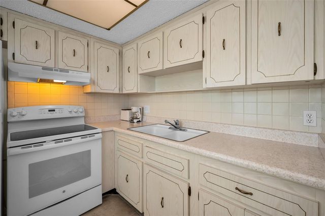 960 VIRGINIA STREET 307, Dunedin, FL 34698