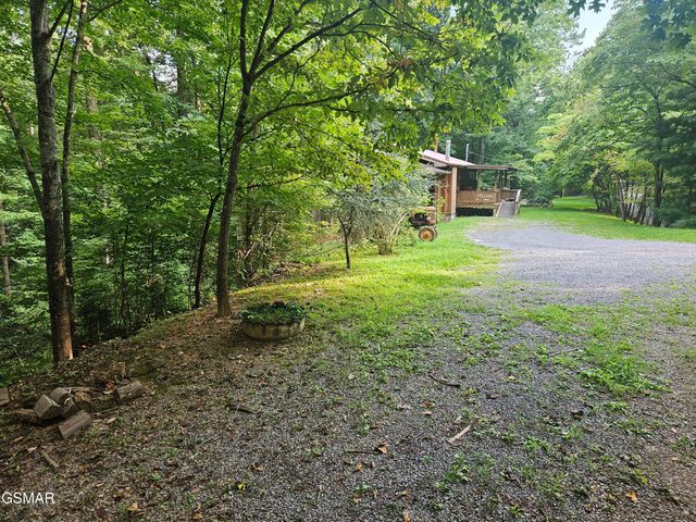 422 Ball Mountain Way, Gatlinburg, TN 37738