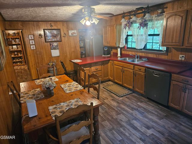 422 Ball Mountain Way, Gatlinburg, TN 37738