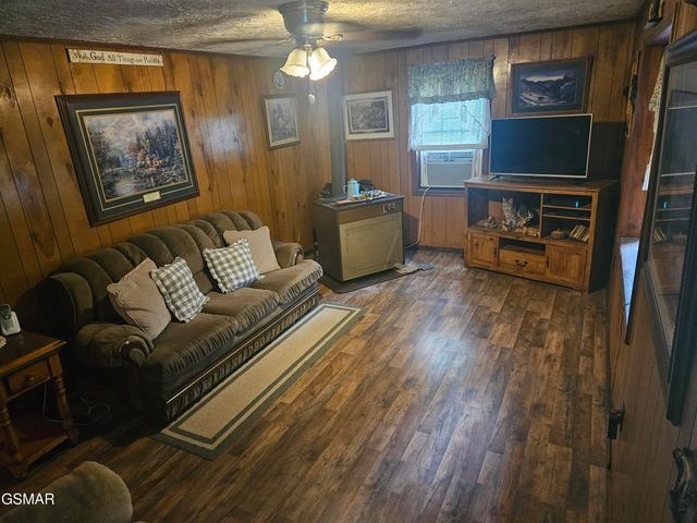 422 Ball Mountain Way, Gatlinburg, TN 37738