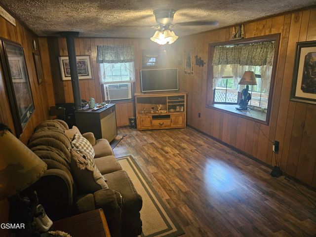 422 Ball Mountain Way, Gatlinburg, TN 37738